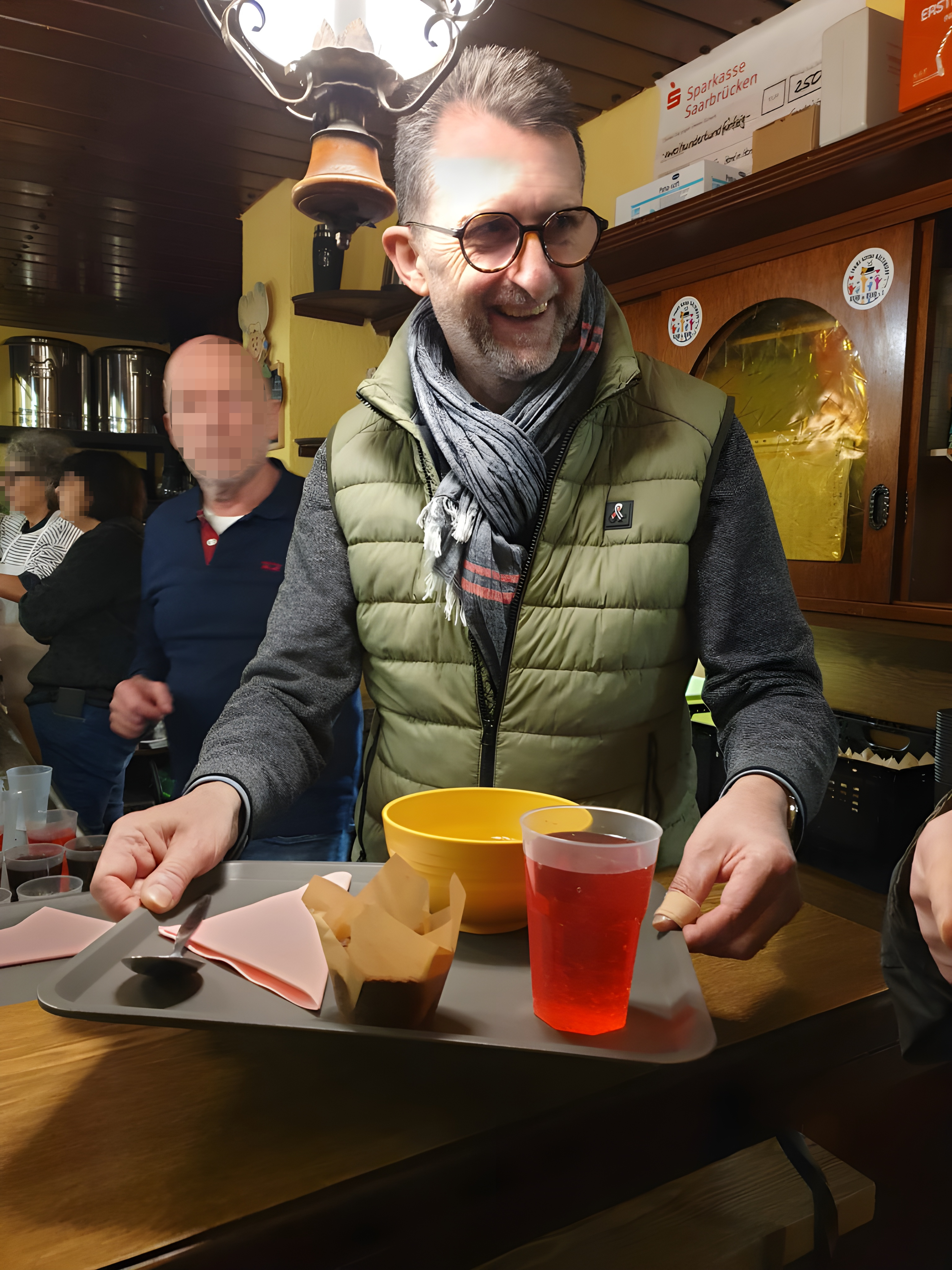 Innenminister Reinhold Jost unterstützt die Kältehilfe - Ingos Kältehilfe